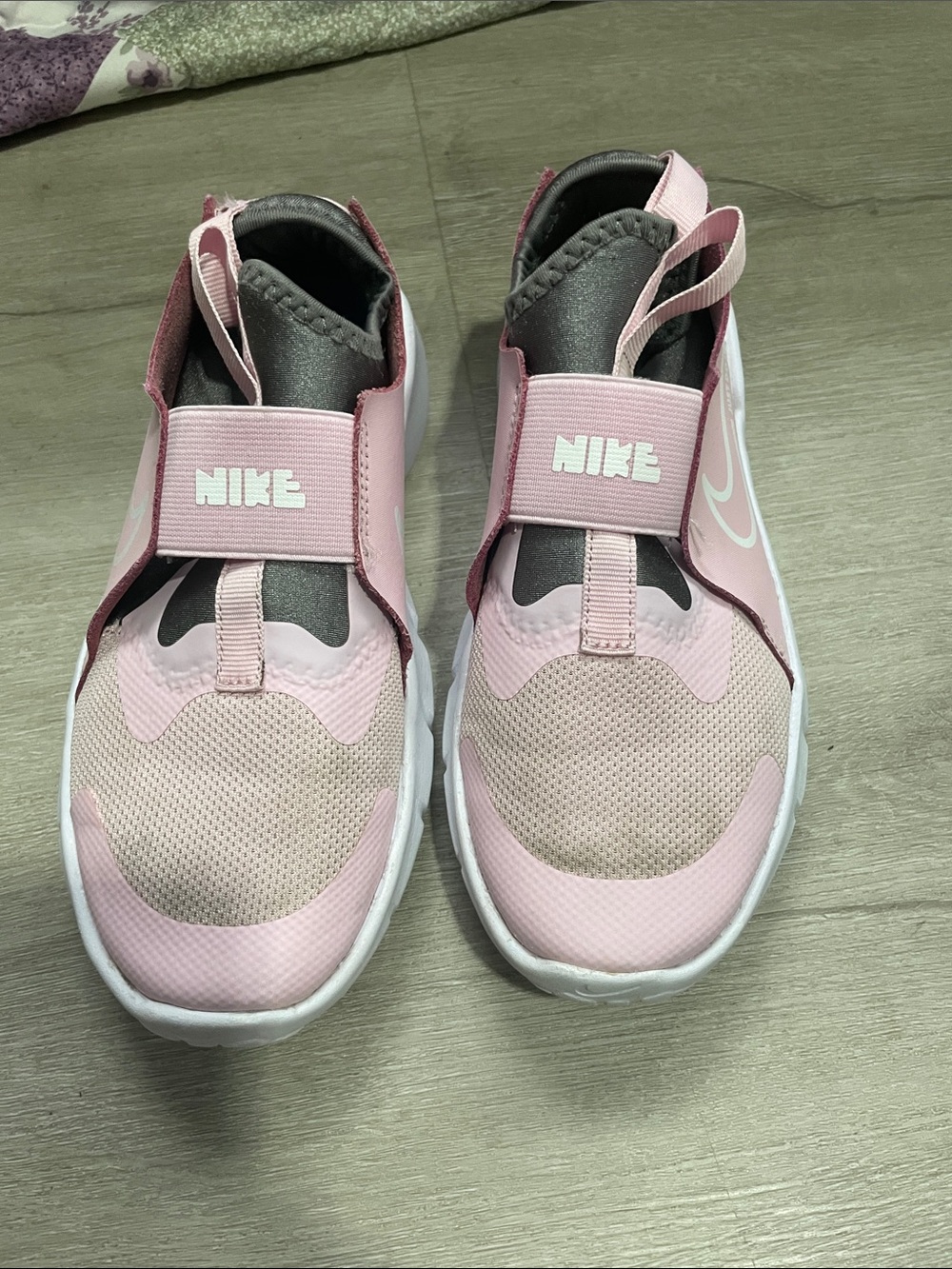 Nike Kids Pink and Light Pink Slip-On Sneakers